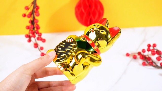 Amazon.com: Chunful 5 Inch Lucky Cat Waving Arm Maneki Neko Gold